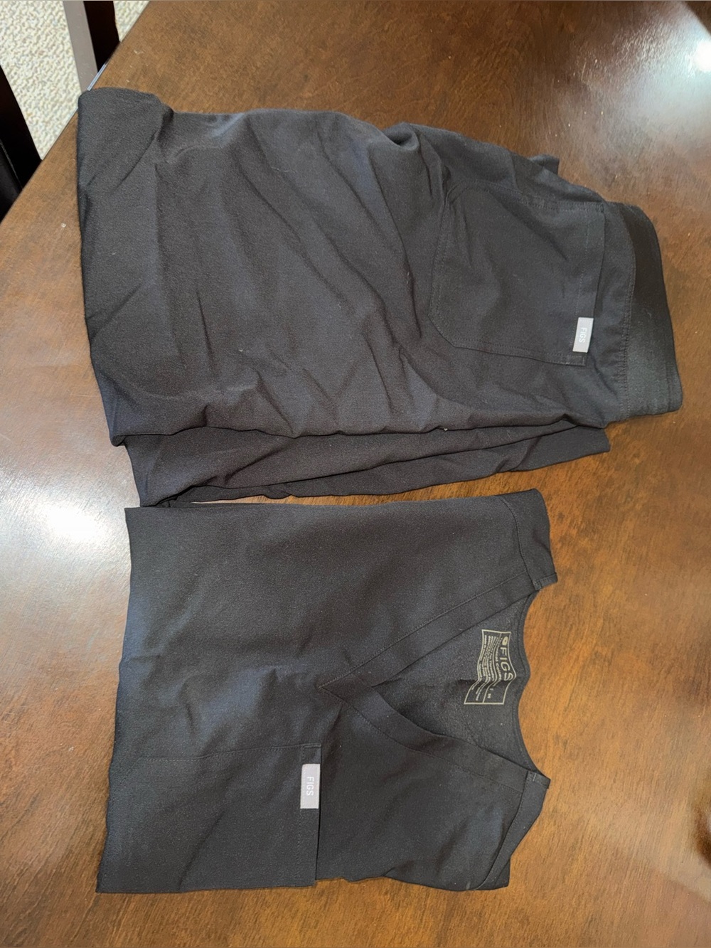 FIGS scrub Black set top and bottom